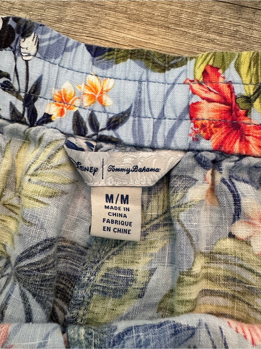 Disney & Tommy Bahama Women’s Tropical Floral Pull-On Shorts - Picture 2 of 5